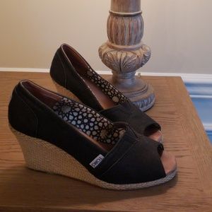 Toms wedges sz 8 black